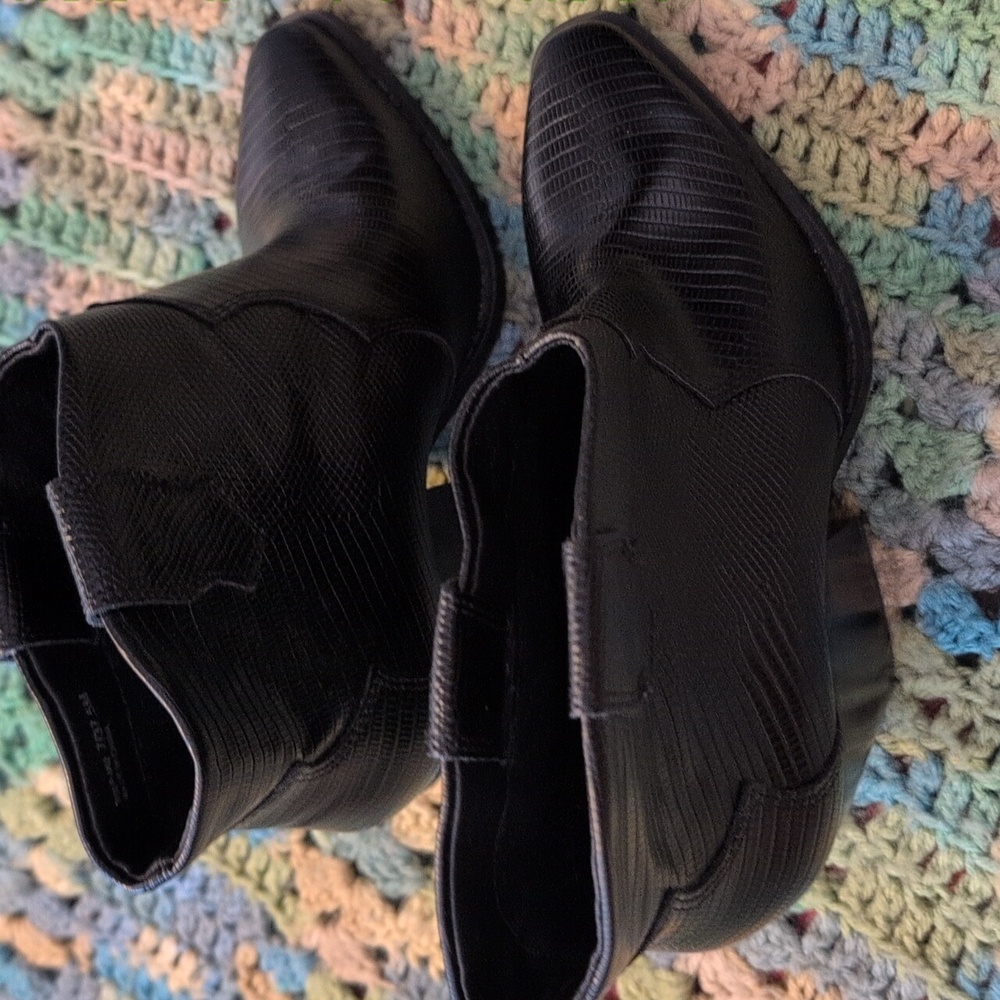Chinese Laundry Black Textured Leather Heeled Ankle Boots - Picture 9 of 11